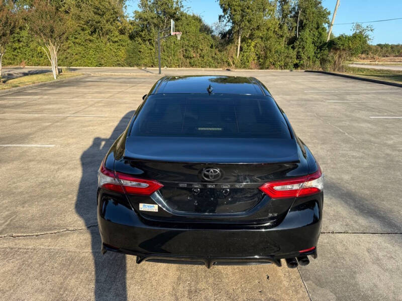 2019 Toyota Camry SE photo 9