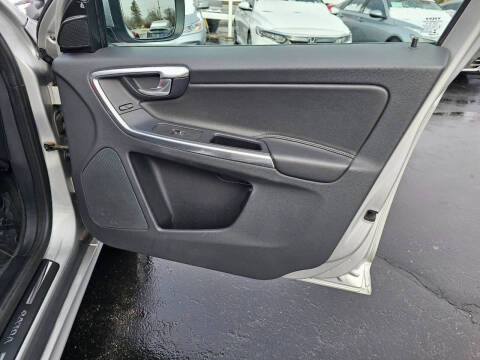 2016 Volvo XC60 T5 Platinum