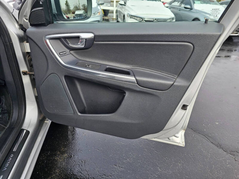 2016 Volvo XC60 T5 Platinum