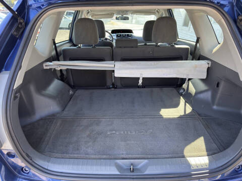 2013 Toyota Prius v Three