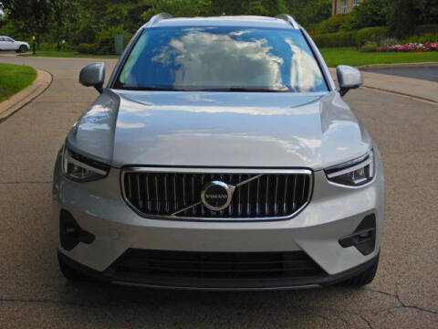 2025 Volvo XC40 B5 Plus Bright Theme