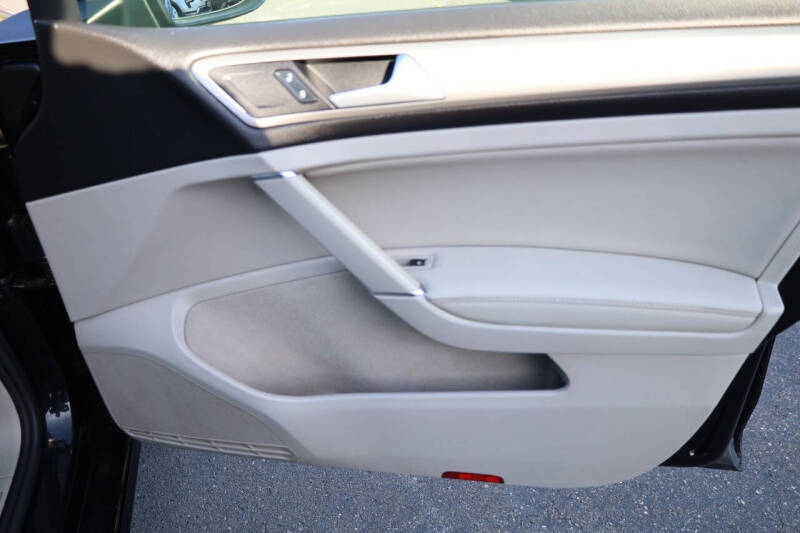 2016 Volkswagen Golf TSI SE