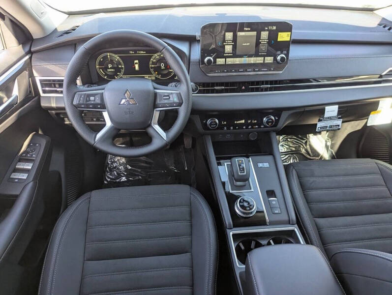 2025 Mitsubishi Outlander PHEV SE