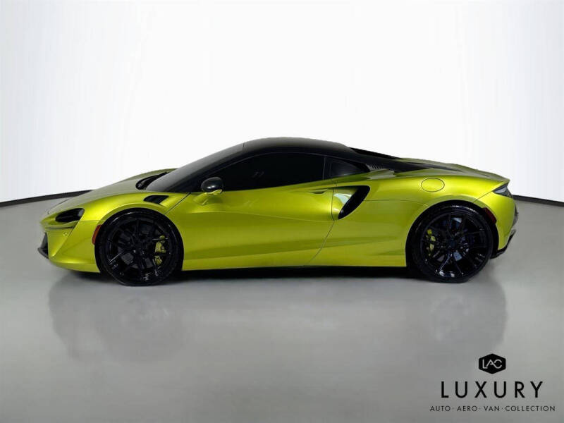 2023 McLaren Artura