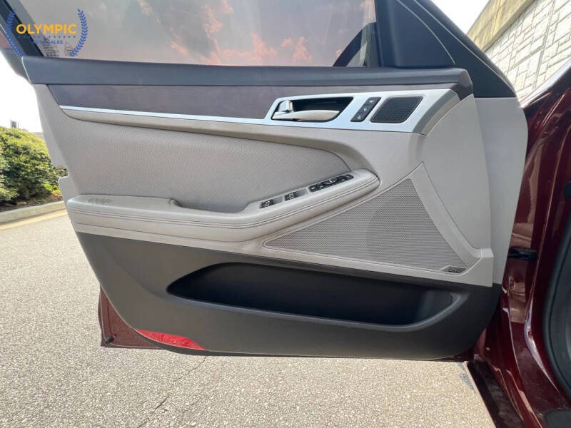 2015 Hyundai Genesis