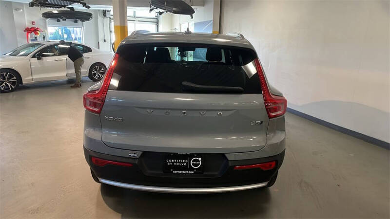 2025 Volvo XC40 B5 Plus Bright Theme