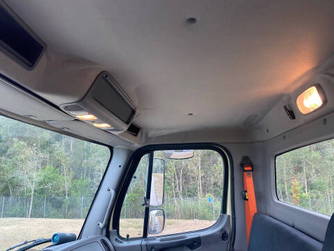 2018 Freightliner M2 106