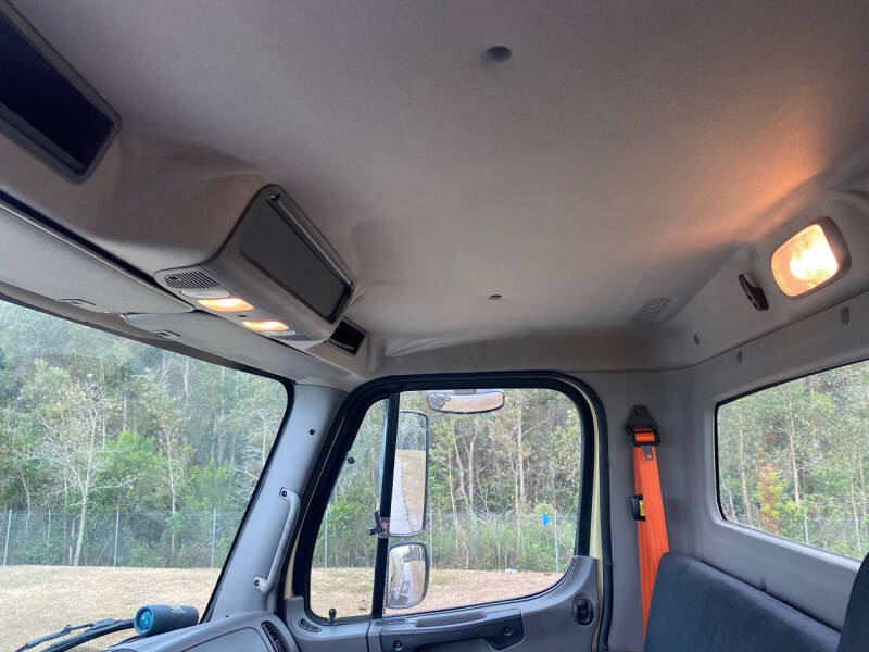 2018 Freightliner M2 106