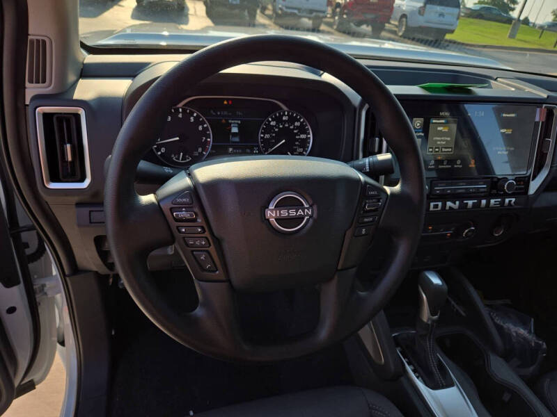 2025 Nissan Frontier SV