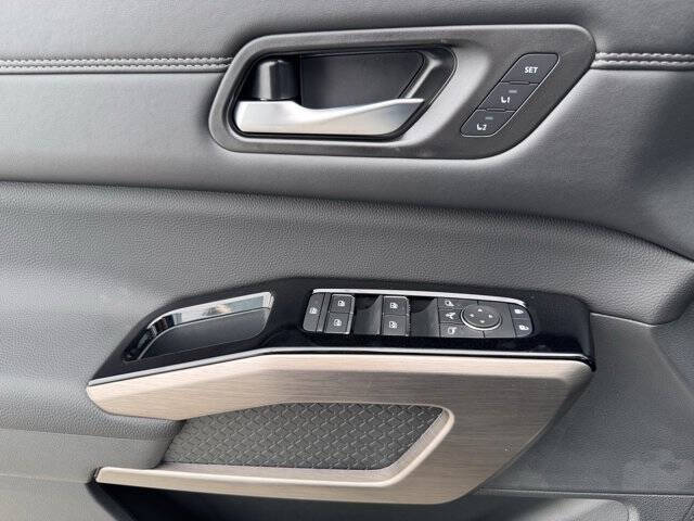 2025 Nissan Pathfinder Platinum