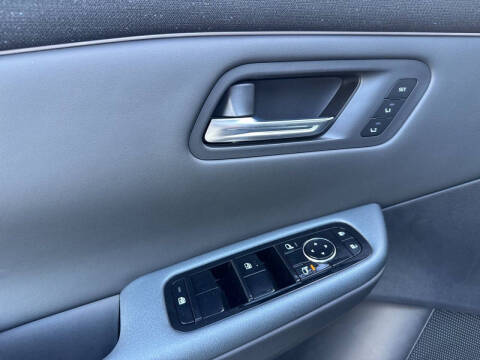 2026 Nissan LEAF Platinum+