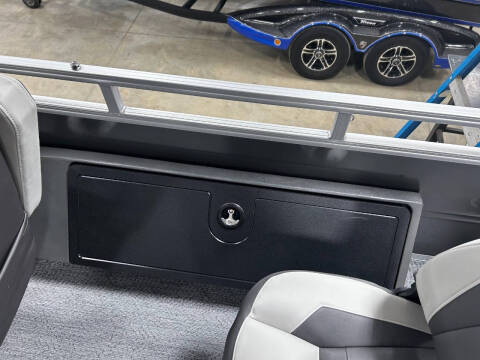 2026 Sun Tracker FISH BARGE 22 XP3