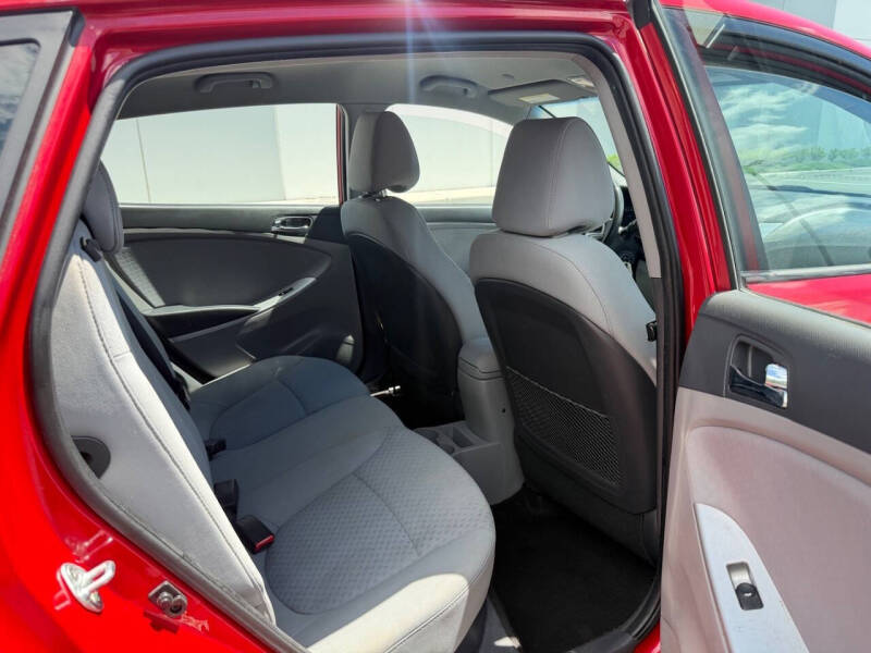 2013 Hyundai Accent SE