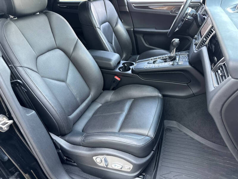 2017 Porsche Macan