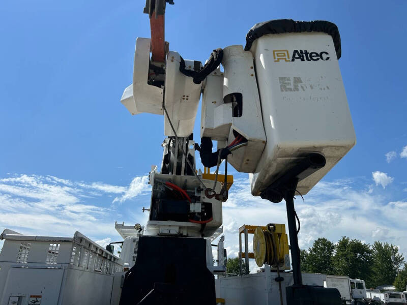 2012 International 7300 Bucket Truck 4WD