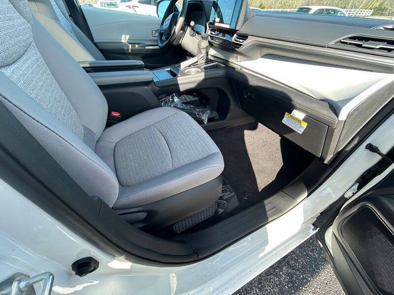 2025 Toyota Sienna LE 8-Passenger