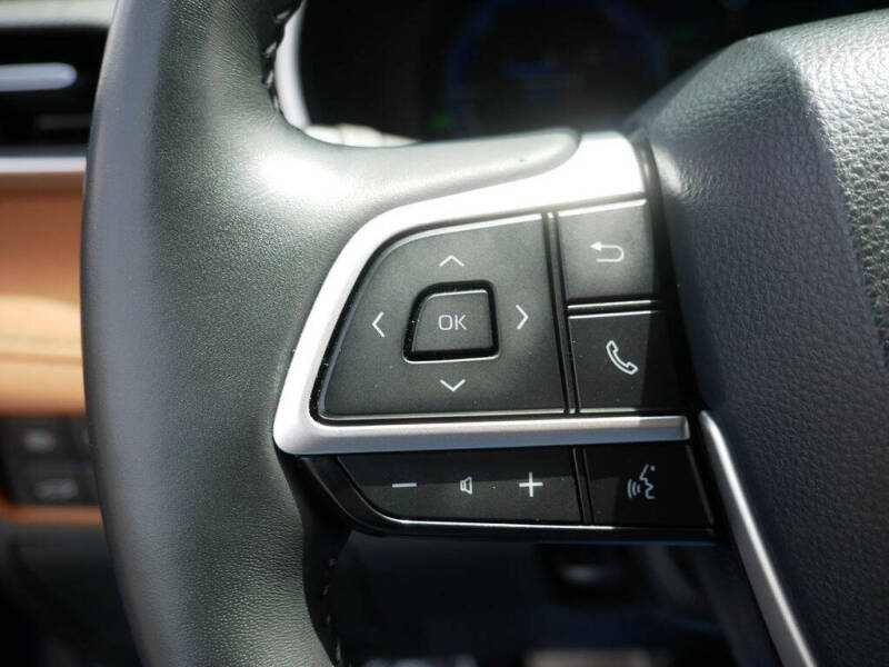 2023 Toyota Highlander Hybrid Platinum