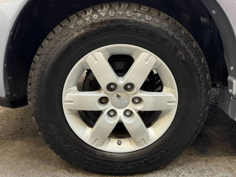 2005 Mitsubishi Montero Limited