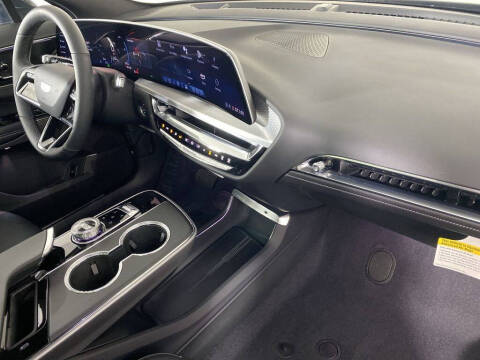 2025 Cadillac LYRIQ Luxury 1