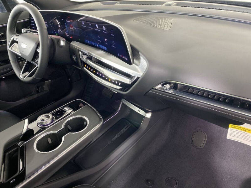 2025 Cadillac LYRIQ Luxury 1