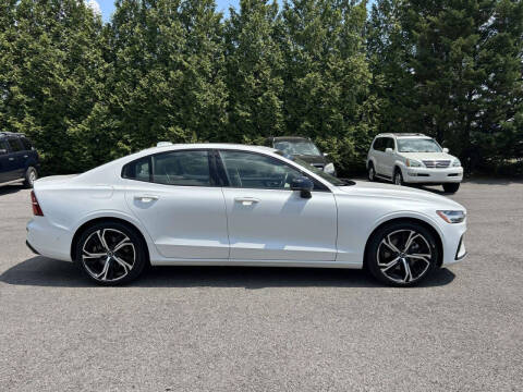 2024 Volvo S60 B5 Plus Dark Theme