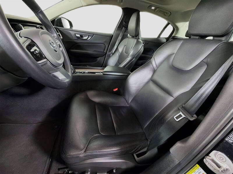 2024 Volvo S60 B5 Plus Dark Theme