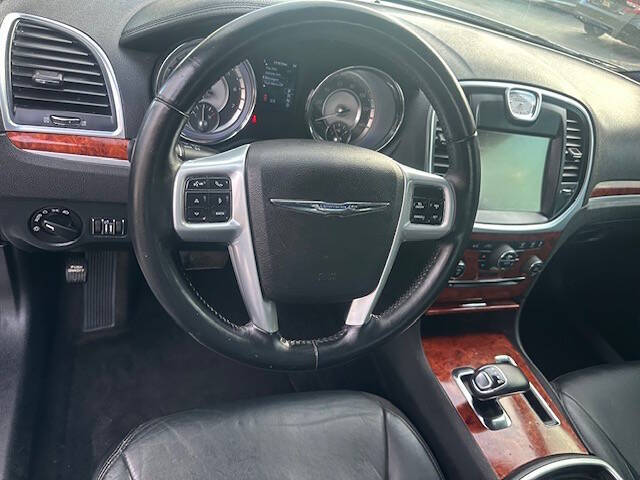 2014 Chrysler 300 Base photo 15