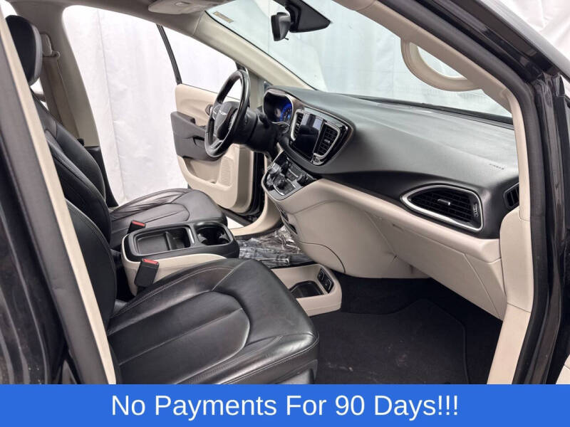 2017 Chrysler Pacifica Touring-L