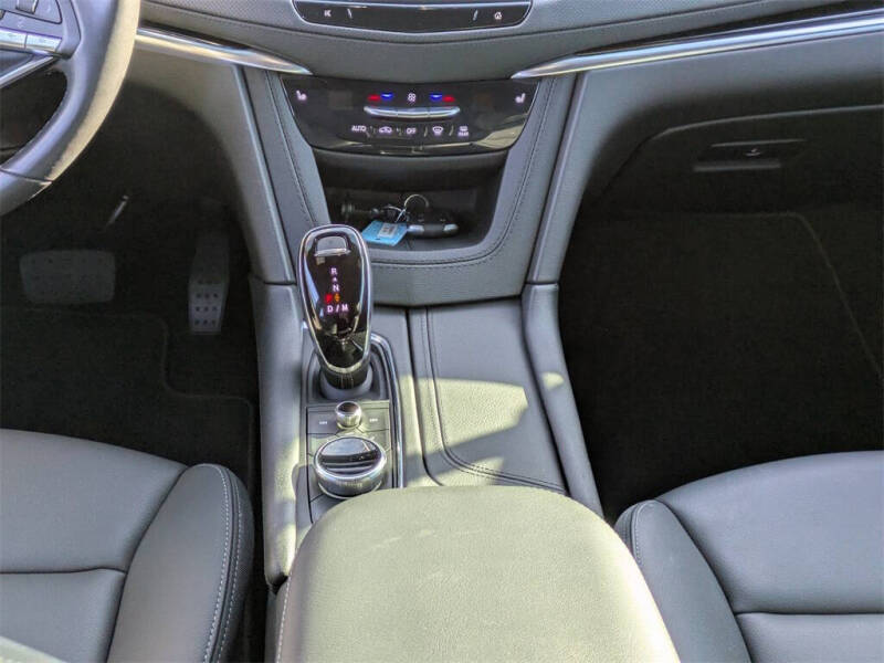 2025 Cadillac XT6 Luxury