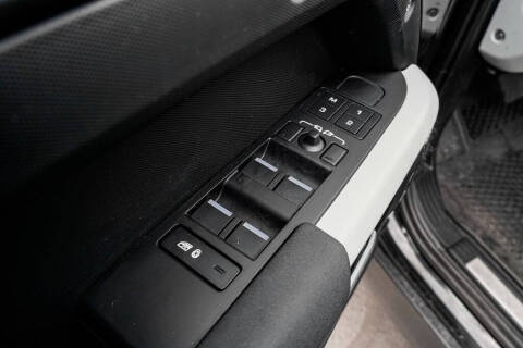 2023 Land Rover Defender 130 X-Dynamic SE