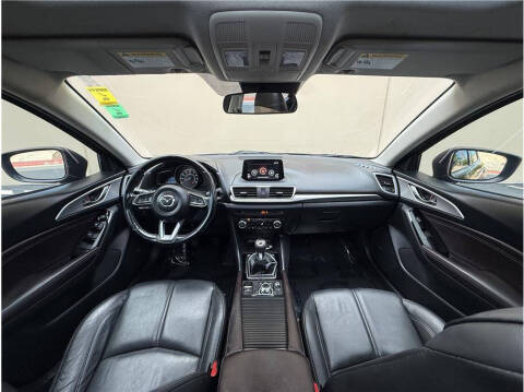 2018 Mazda MAZDA3 Touring