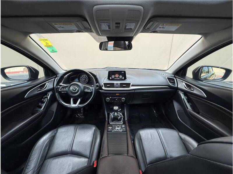 2018 Mazda MAZDA3 Touring