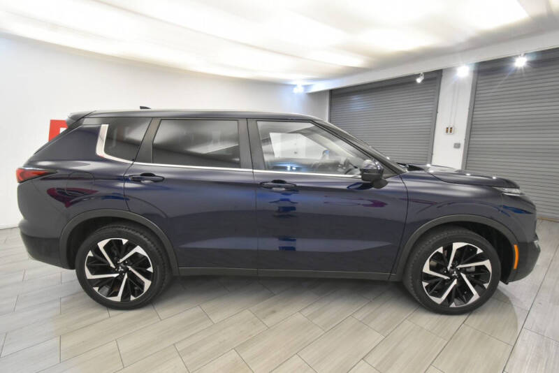 2023 Mitsubishi Outlander SE