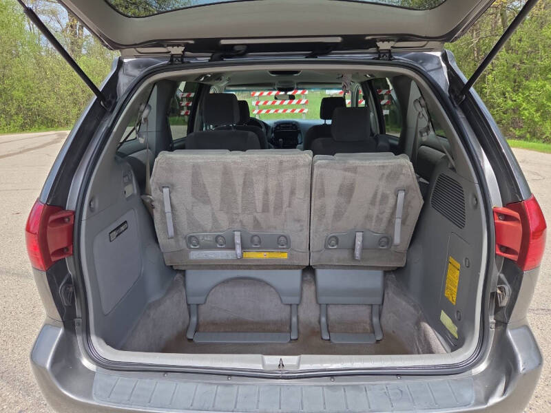 2005 Toyota Sienna LE 7 Passenger
