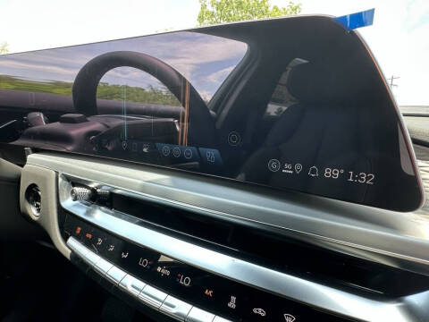 2025 Cadillac LYRIQ Luxury 2