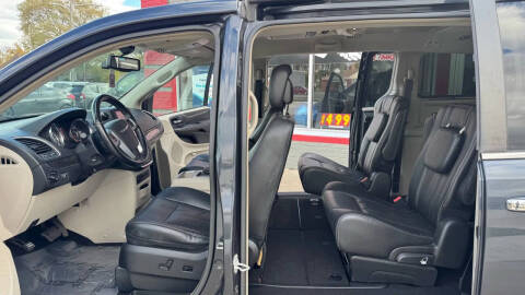 2013 Chrysler Town and Country Touring-L