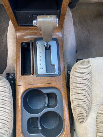 2005 Nissan Pathfinder SE