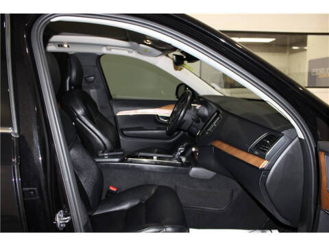 2021 Volvo XC90 T5 Momentum