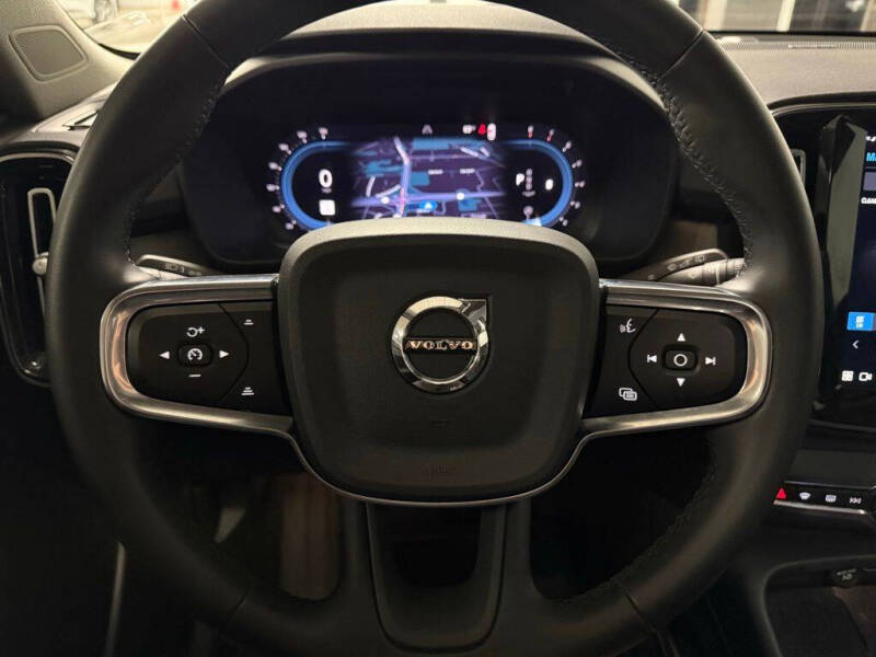 2023 Volvo XC40 B5 Plus Bright Theme