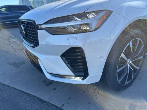 2023 Volvo XC60 B5 Plus Dark Theme