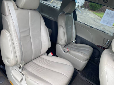 2012 Toyota Sienna XLE 7-Passenger