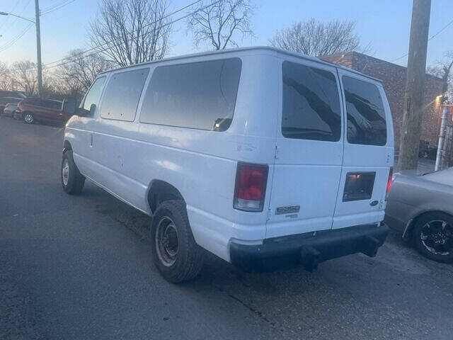 2007 Ford Econoline Wagon XLT photo 4