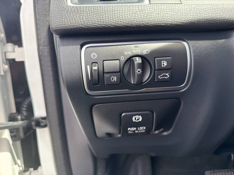 2015 Volvo XC60 T5 Drive-E Premier