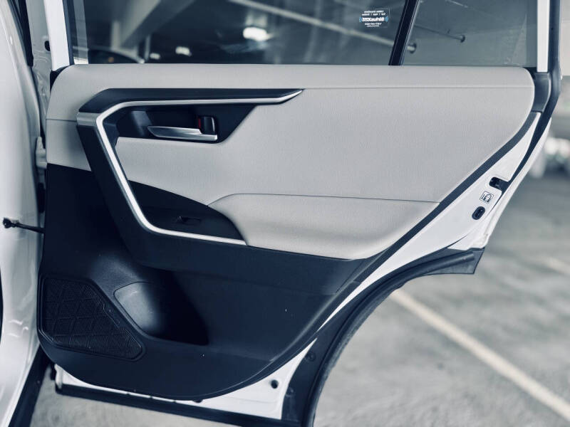 2020 Toyota RAV4 Hybrid XLE