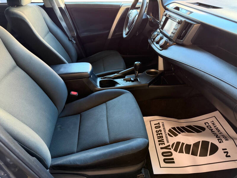 2015 Toyota RAV4 LE - Photo 33