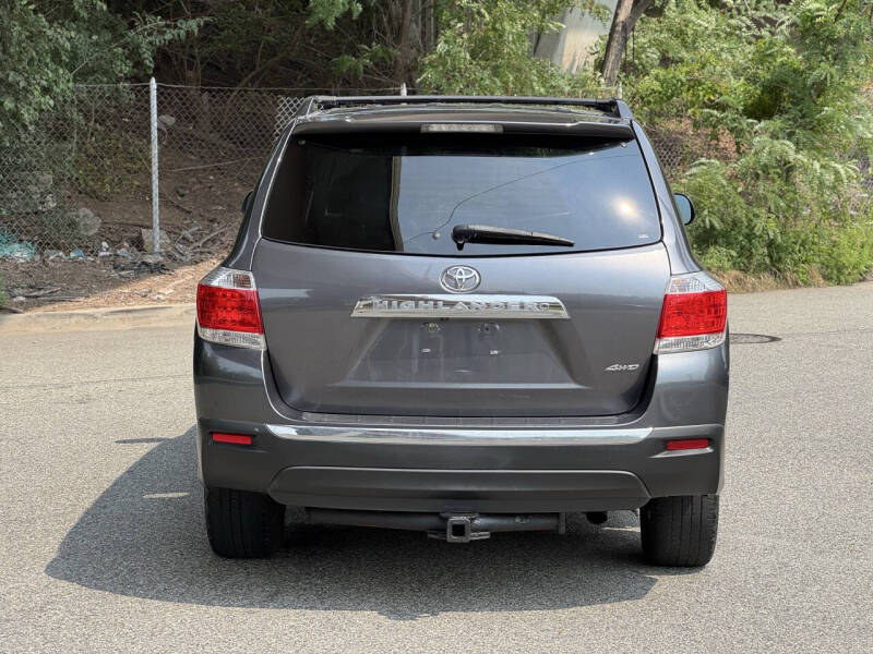 2013 Toyota Highlander SE