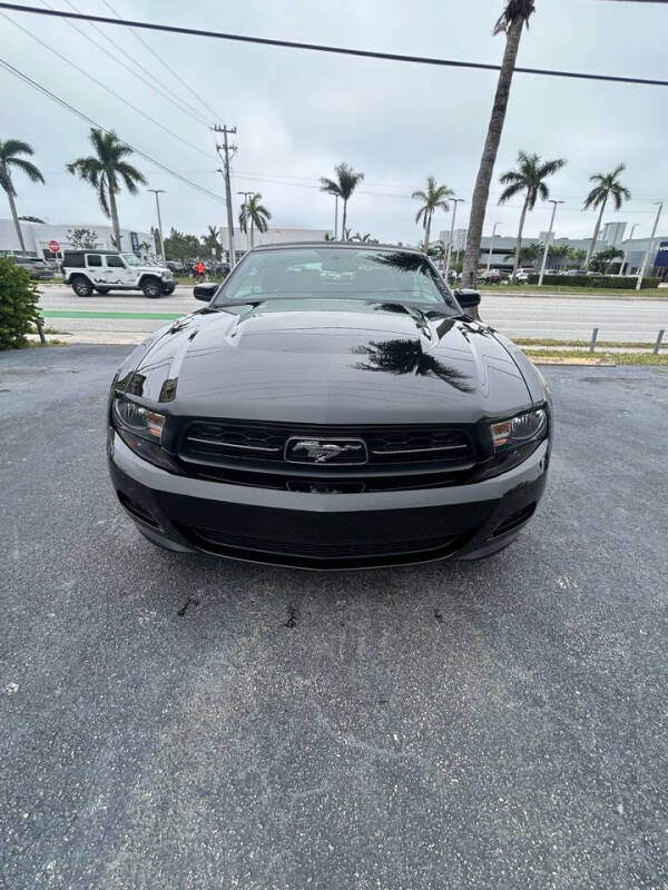 2011 Ford Mustang V6 Premium photo 7