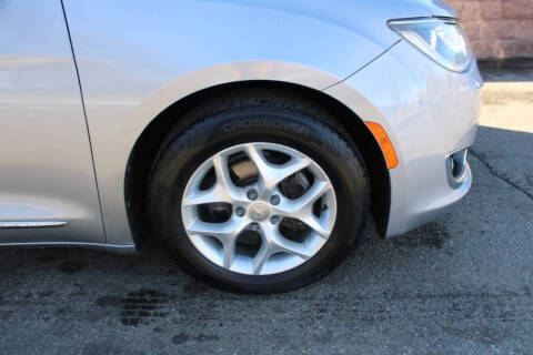 2017 Chrysler Pacifica Touring-L Plus