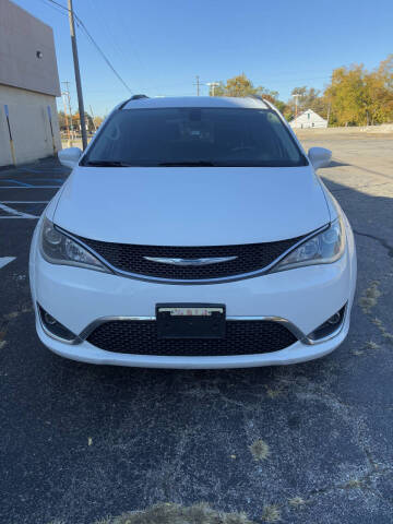 2017 Chrysler Pacifica Touring-L Plus