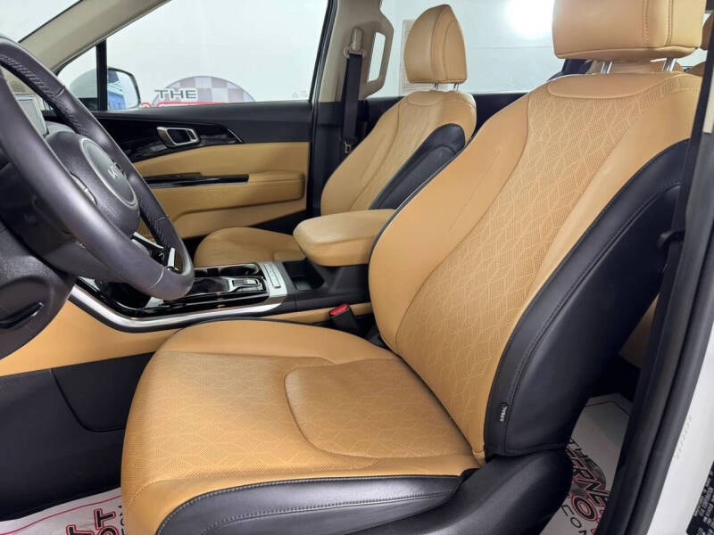 2024 Kia Carnival EX